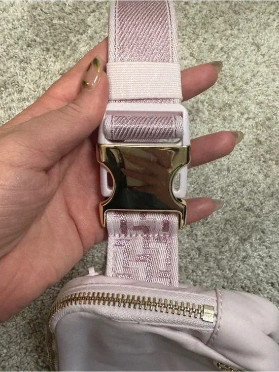 Lululemon Everywhere Belt Bag 1L L Monogram Metallic Blissful Pink/Gold - RARE - Picture 10 of 15